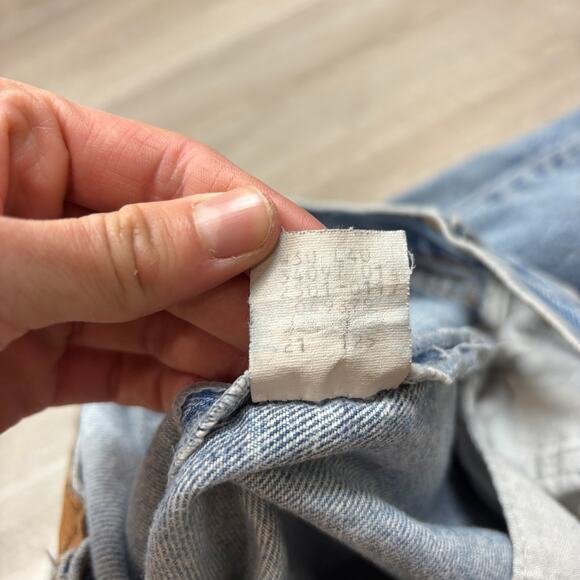 Vintage 80s Levi's 2501-0117 Straight Leg Ankle Fray Jeans 28x31 - Picture 10 of 12